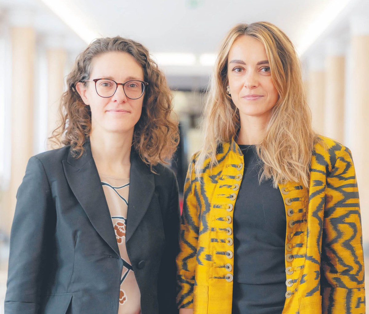 Chiara Monticone i Bianca Isaincu, pracowniczki zespołu ochrony praw konsumentów usług finansowych i edukacji w dziale rynków kapitałowych i instytucji finansowych OECD