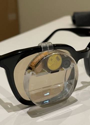 Randisúgót építettek okosszemüvegbe, hogy megsúgja, mit érdemes mondani a  randin