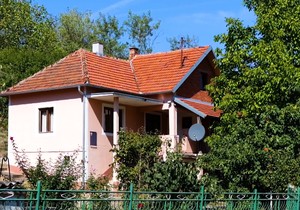 Pevačica u selu Grejač slavi sa porodicom Uskrs