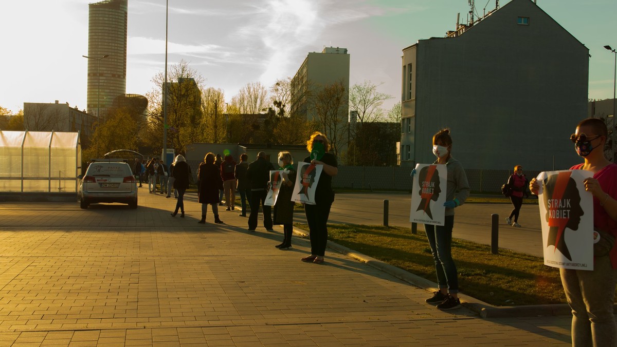 Strajk Kobiet protestuje przeciwko zaostrzeniu przepisów ws. aborcji