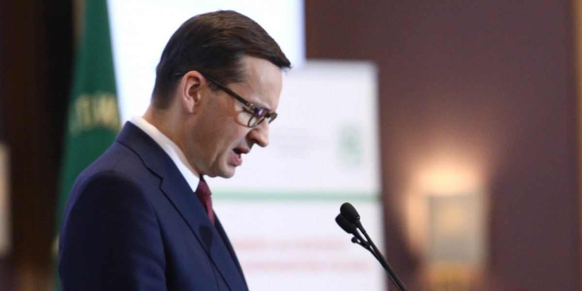 Premier Mateusz Morawiecki powiedział, że powinniśmy "coraz mocniej mówić o symbiozie między państwem a rynkiem". Szef rządu zauważył, że państwa, które odniosły największy sukces potrafiły odnaleźć ten poziom symbiozy. 