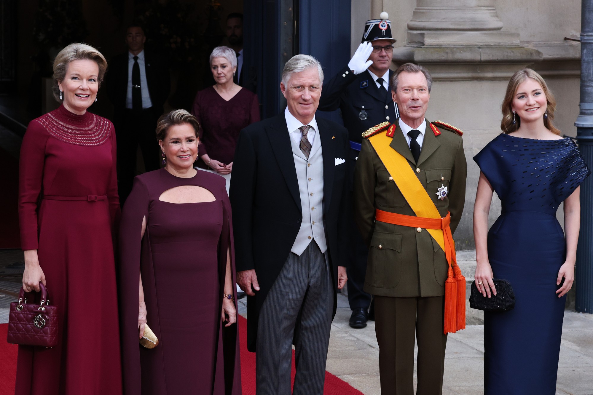 Na snímke zľava belgická kráľovná Mathilde, luxemburská veľkovojvodkyňa Maria Teresa, belgický kráľ Filip, luxemburský veľkovojvoda Henrich I. a belgická princezná Elisabeth.