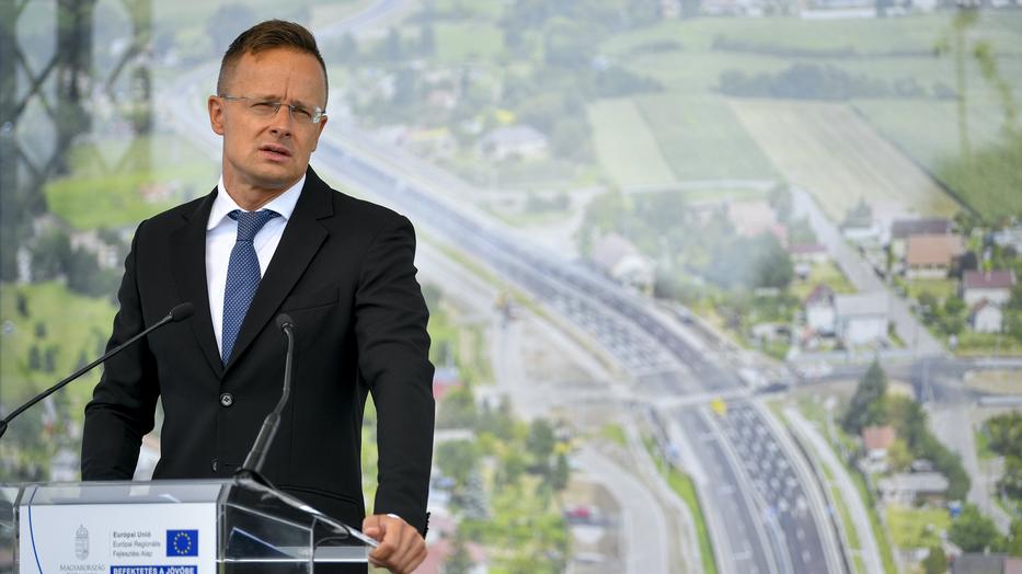 Szijjártó Péter külgazdasági és külügyminiszter beszédet mond a 471. számú főút Debrecen-Hajdúsámson közötti, négysávosított szakaszának átadásán 2020. augusztus 25-én. / Fotó: MTI/Czeglédi Zsolt