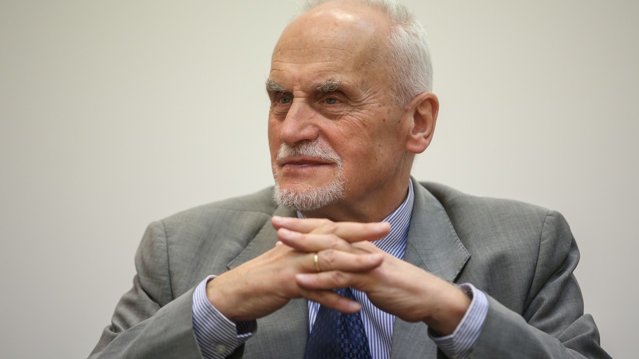 He pushed the chair and almost threw the seated man down. This justice  became celebrated  already in the times of the Polish People's Republic