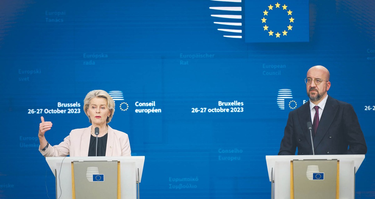 Ursula von der Leyen, przewodnicząca KE, zapowiedziała, że na początku grudnia będzie gotowa propozycja legislacyjna dotycząca wykorzystania na pomoc Ukrainie zysków z zamrożonych rosyjskich aktywów. Wtedy odbędzie się ostatni w 2023 r. szczyt Rady Europejskiej, kierowanej przez Charles’a Michela