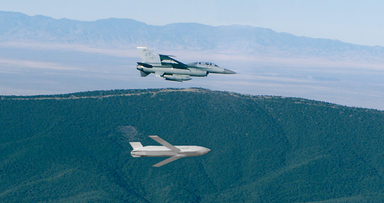 JASSM po wypuszczeniu z F-16