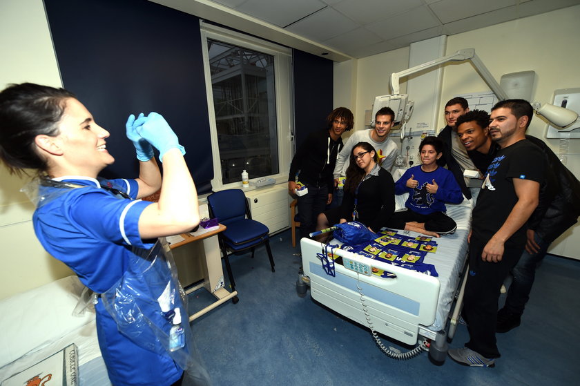 Wspaniały gest Chelsea Londyn! trener z piłkarzami odwiedzili dzieciaki  w szpitalu!