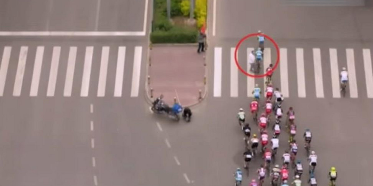 Kraksa podczas Tour of Qinghai. Kibic wtargnął na trasę wyścigu