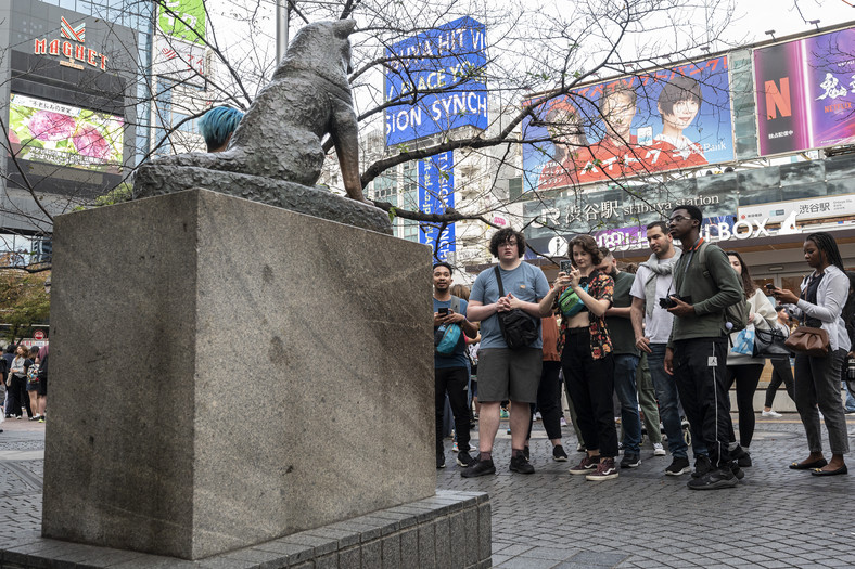 Pomnik wiernego psa Hachiko w Tokio