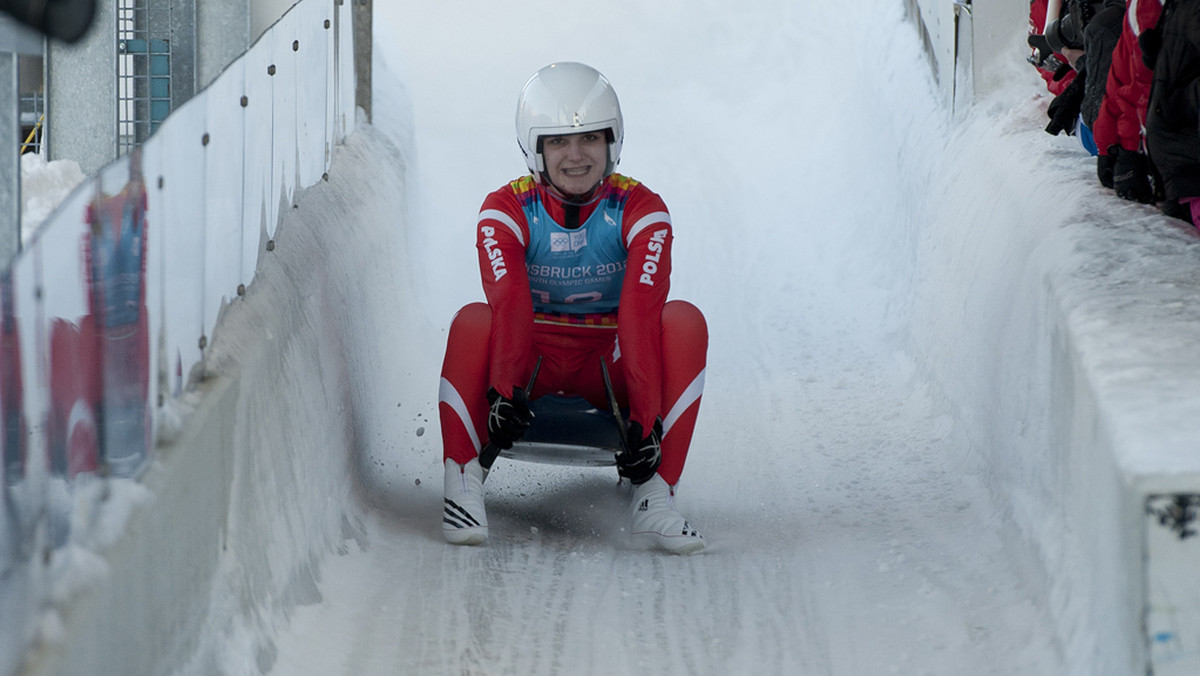 Tor saneczkowy w Patscherkofel nie był łaskawy dla polskich zawodników. Podczas Pierwszych Zimowych Młodzieżowych Igrzysk Olimpijskich Natalia Biesiadzka była 12., a dwójka Jakub Firlej i Mateusz Woźniak zakończyła walkę na 9. pozycji.