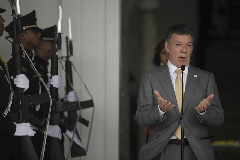 Colombian President Juan Manuel Santos delivers a speech after a private meeting with Panamanian President Varela at the presidential palace in Panama City.