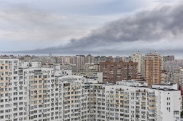 Rosyjskie rakiety znów spadły na Kijów. Putin grozi kolejnym ostrzałem