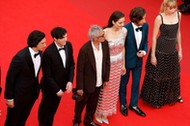 Ron Mael, Adam Driver, Russell Mael, Leos Carax, Marion Cotillard, Simon Helberg na czerwonym dywanie