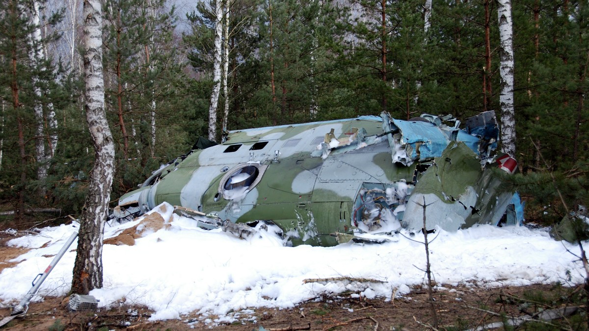 Odnaleziono czarną skrzynkę ze śmigłowca Mi-24, który rozbił się koło Inowrocławia - podała telewizja TVN24.