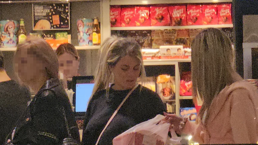 Prvi paparaco Marijane Zonjić šest dana nakon porođaja: Šeta šoping centrom bez bebe, evo i sa kim