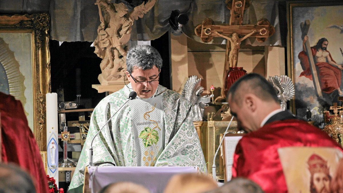 Biskupi przestrzegają katolików przed gromadzeniem się wokół osoby suspendowanego ks. Piotra Natanka i popieraniem głoszonych przez niego idei. Wystosowali w tej sprawie specjalne oświadczenie.