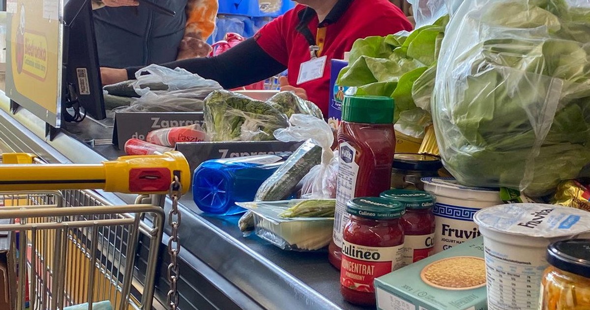 Afera z nocnym grafikiem w Biedronce. "To jest cyrk, pracownicy zdegustowani"