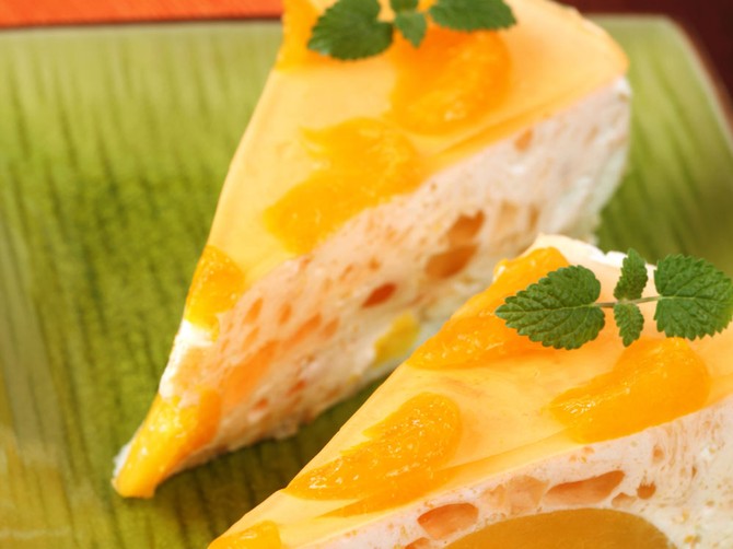 18737_sunce-torta-stock-photo-peach-mousse-with-tangerines-and-jelly-shutterstock_56775313