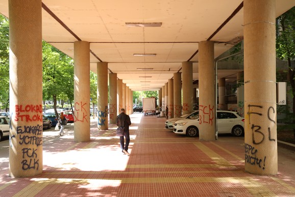 MUP: Policija radi na identifikaciji lica osumnjičenih za ispisivanje grafita na Hemijskom fakultetu