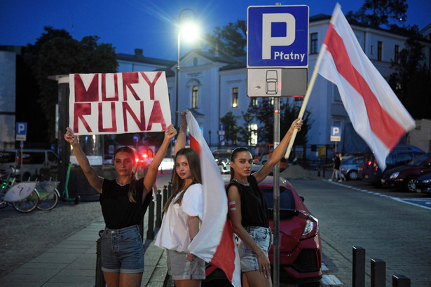 Demonstracja na Krakowskim Przedmieściu. "Mińsk-Warszawa, wspólna sprawa"