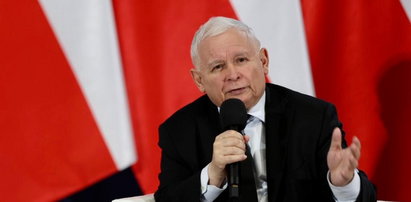 Kaczyński ruszył w Polskę. To, co mówi, zamienia się w MEMY