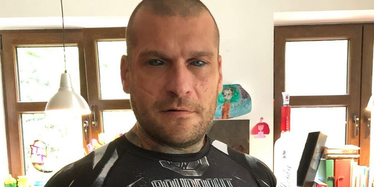 Popek pozwolił 10-letniej córce prowadzić samochód! "Jedziemy w trasę, tatuś odpoczywa"