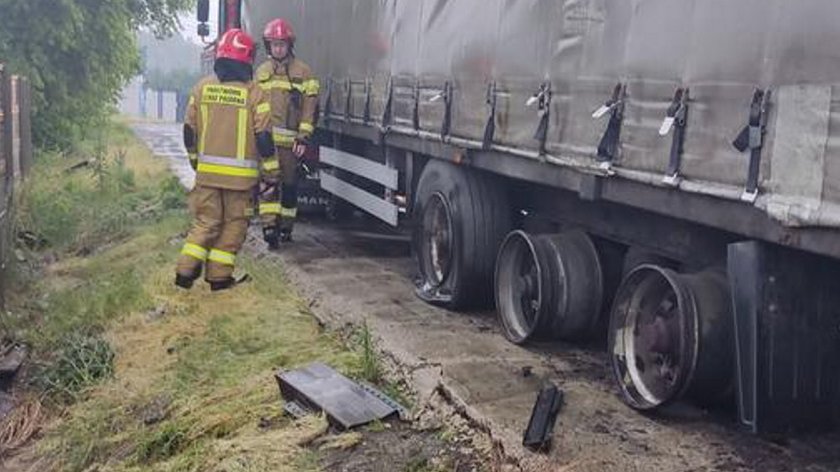 Piorun trafił w ciężarówkę. 