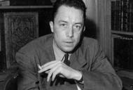 Albert Camus. Zdjęcie wykonane w domu pisarza 13 czerwca 1947 r.