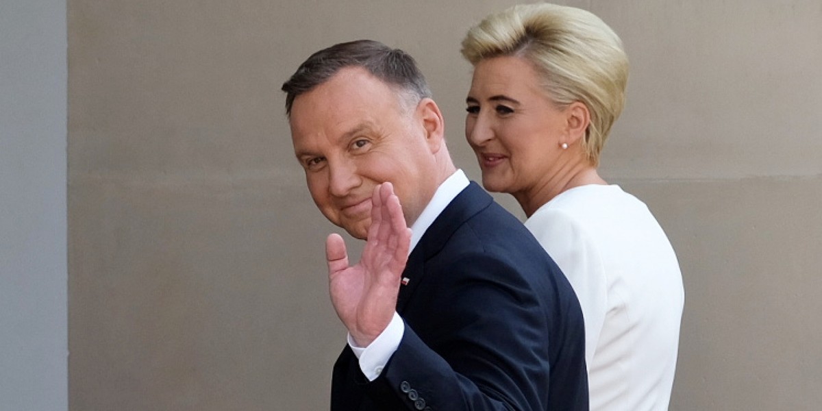  Andrzej Duda złożył przysięgę podczas uroczystego posiedzenia Zgromadzenia Narodowego, a tym samym oficjalnie objął urząd głowy państwa. Jego druga kadencja potrwa do 2025 roku. 