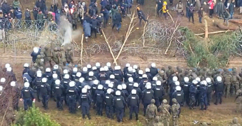 A shot from the recording made on the Polish-Belarusian border near Kuźnica (08/11/2021)