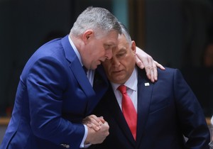 Robert Fico i Viktor Orban na samitu Evropskog saveta u Briselu 20. marta 2025.