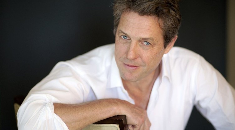 Hugh Grant meleg szexbotránnyal tér vissza