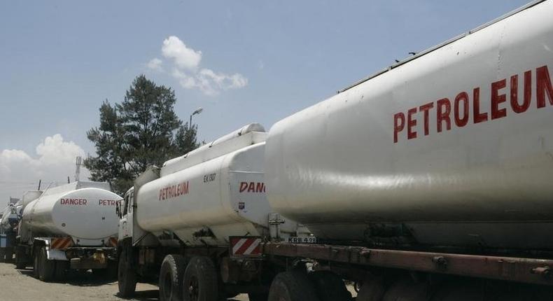 Trucks transporting oil, petrol and gas wait to reload outside a depot in the outskirts of Nairobi September 30, 2008. REUTERS/Antony Njuguna (KENYA)