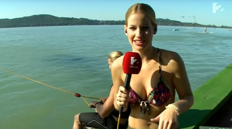 Mádai Vivien bikiniben próbálta ki a vízi rollert / Fotó: TV2