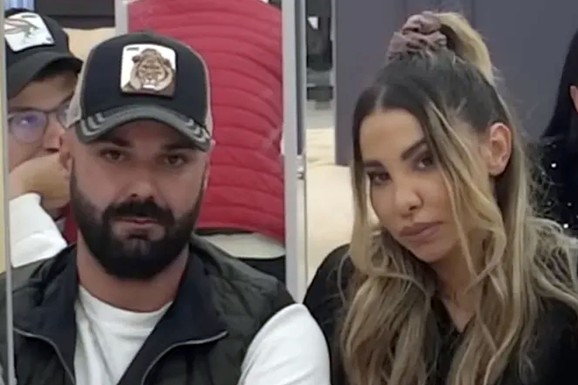 "NEĆU MU DOĆI ZA NOVU GODINU I ČEKATI GA NA FINALU" Majka Luke Vujovića besna na sina, isprozivala Aneli: "Dobijem nervni slom kad mi ta PRIVREMENA SNAJA izgovori ime"