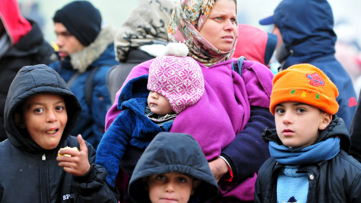 W obliczu kryzysu migracyjnego premier Słowenii Miro Cerar ogłosił, że jeśli zaplanowany na niedzielę szczyt UE-Bałkany nie zapewni Słowenii wystarczającego wsparcia, nie wyklucza on w ostateczności budowy ogrodzenia na granicy z Chorwacją - podała w piątek AFP.