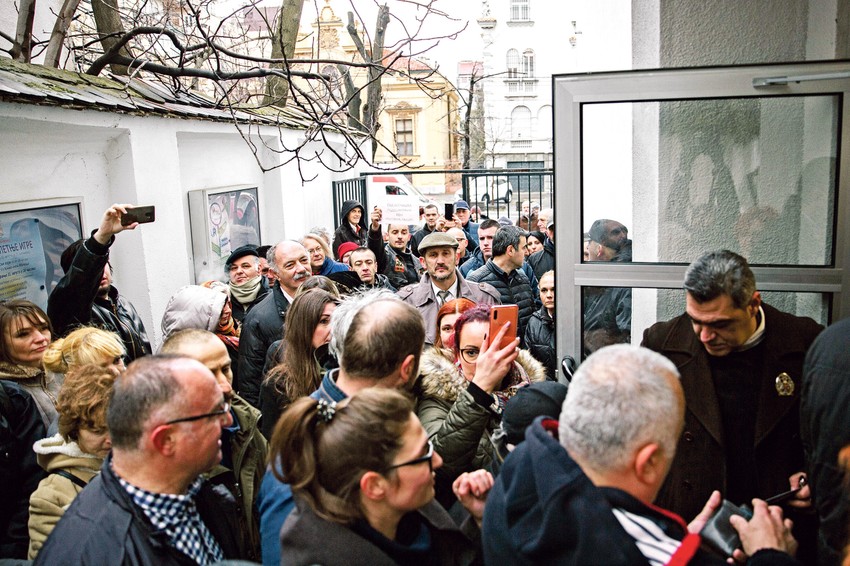Antivakcinaši pravili nerede pred ročište