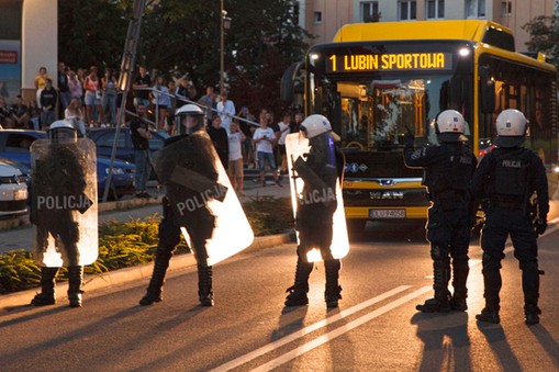 Nowe nagrania ws. śmierci mężczyzny podczas interwencji policji w Lubinie. 