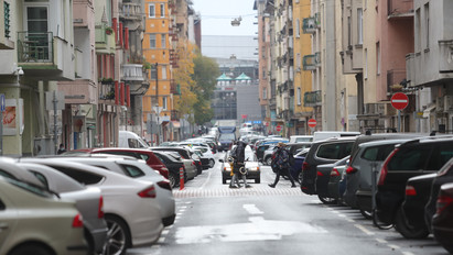 Mintha „receptre felírt” káosz lenne: budapesti polgármesterek követelik a fizetős parkolás visszaállítását