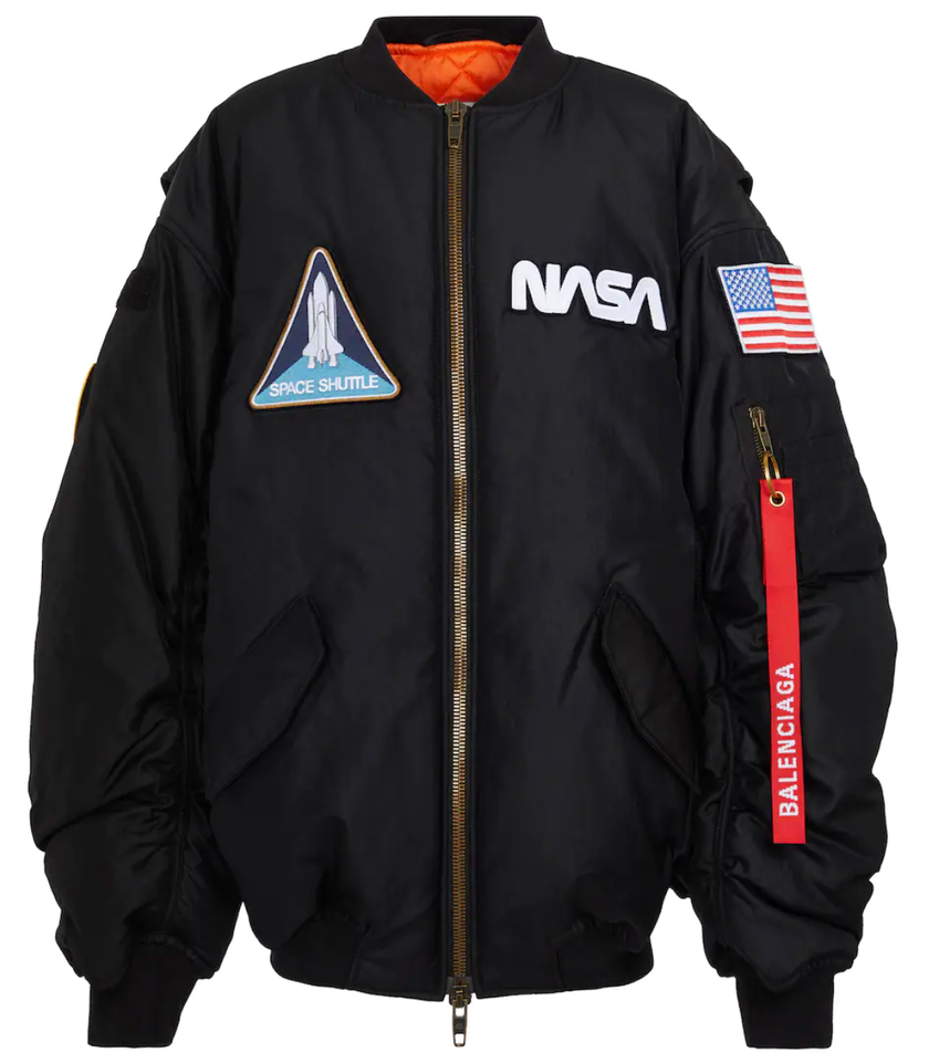 Veste bomber avec écussons nés de la collaboration avec la Nasa de Balenciaga, 2660 francs, via Mytheresa.