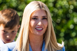 Ivanka Tramp nosila ŠLIC DO INTIMNE ZONE, a onda se skinula u KUPAĆI i u 43. je ZGODNIJA NEGO IKADA PRE: Evo zbog čega nema ni gram viška - otkrila i šta JEDE i kako TRENIRA