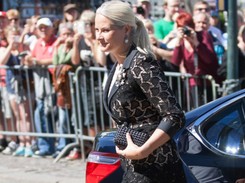 To nie było eleganckie: księżna Norwegii na obchodach rocznicy zamachu