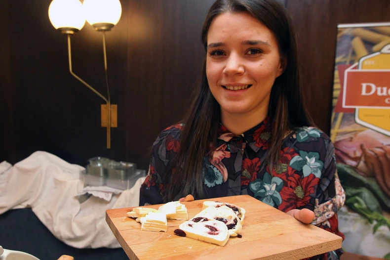 Mocarela sa višnjom i brusnicom