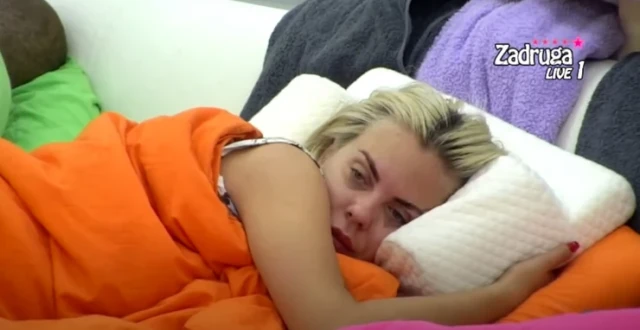 Bivša zadrugarka PRED KAMERAMA SAZNALA TRAGIČNU VEST, nakon toga nestala iz javnog sveta: "Nisu me puštali da proživim bol"