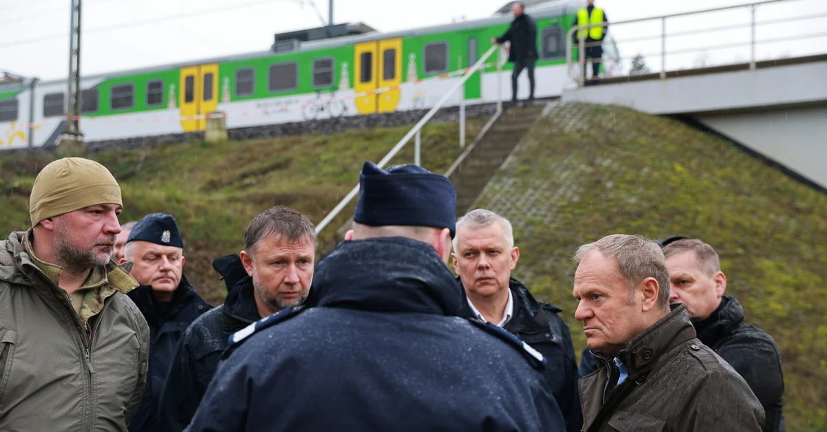 Eksplozja na torach koło Garwolina. Premier Tusk potwierdza najgorsze przypuszczenia