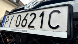 ta opłata to obowiązek. zostało 7 dni. robią zdjęcia aut przed ukaraniem