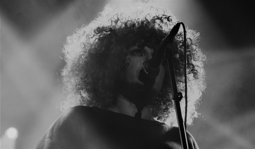 Nosowska na scenie warszawskiego klubu Stodoła. Koncert z 3 listopada 2018 roku.