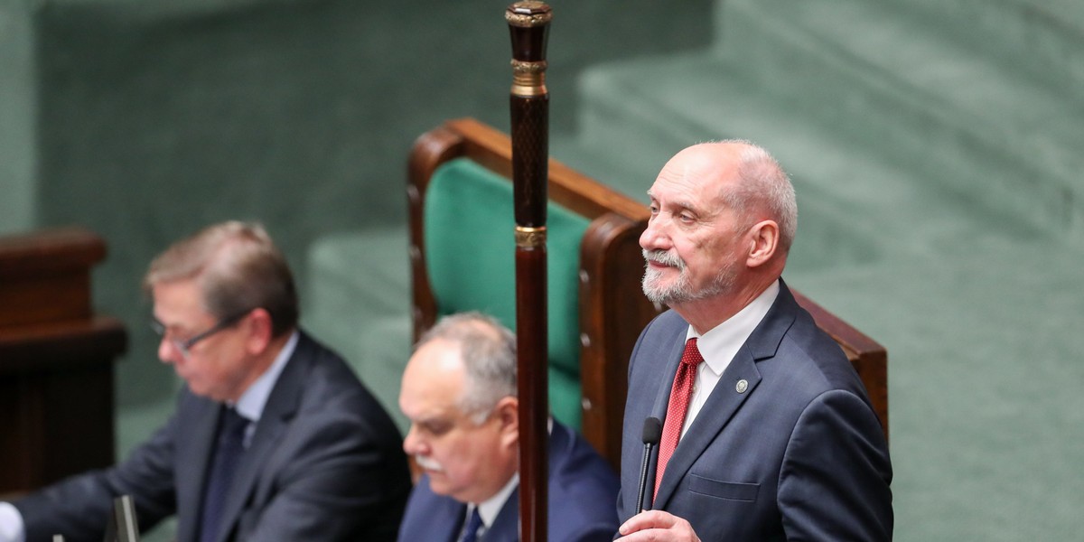 We wtorek po godzinie 12:00 zainaugurowano posiedzenie Sejmu IX kadencji. Przemówieniu marszałka Macierewicza przysłuchiwał się m.in. prezydent Andrzej Duda, który wcześniej sam wygłosił orędzie.