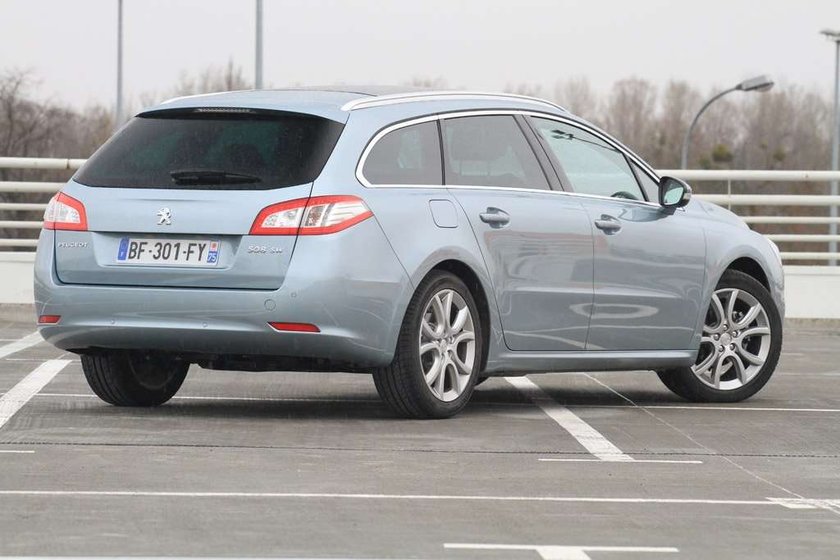 Peugeot 508 SW kontra Renault Laguna Grandtour