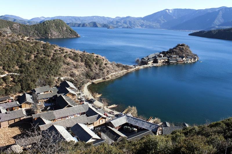 Jezioro Lugu, najczystsze jezioro w Chinach, jest "domem" dla Mosuo